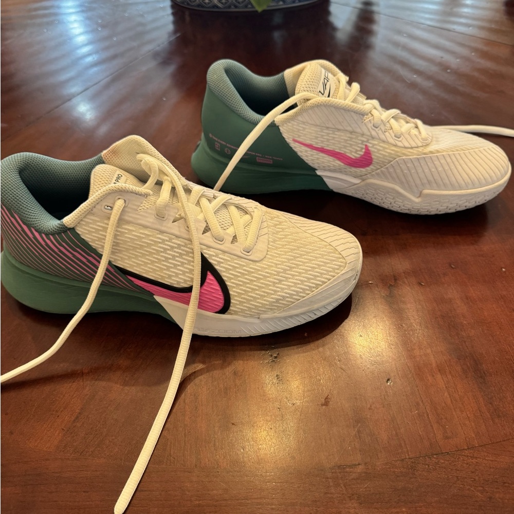 Nike vapor pro tennis Shoes in Cream and Green with Pink Accents